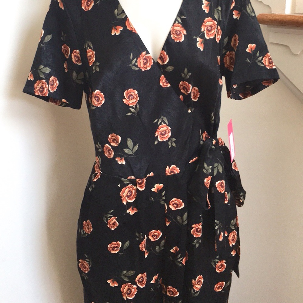 ❗️2 Left | Xhilaration Satin Floral Jumpsuit - Picture 4 of 8